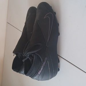 Nike Phantom VSN 2 Club DF Soccer Cleats